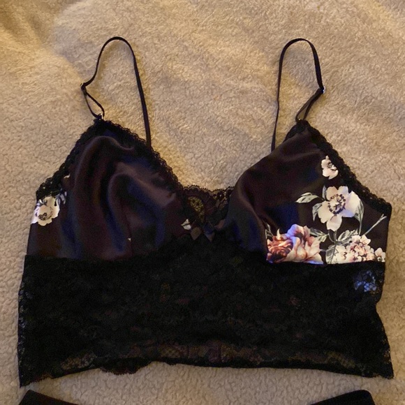 Floral lingerie, two piece - Picture 2 of 3